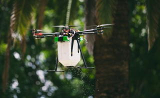 Illustration for article titled El último uso de los drones: hacer llover ácaros sobre los cultivos